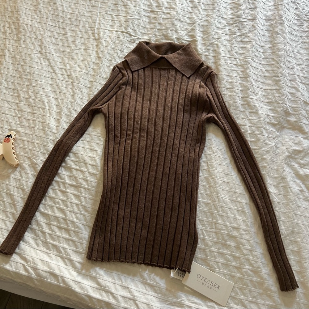 Polo sweater made of cashmere and wool chocolate color. 🤎